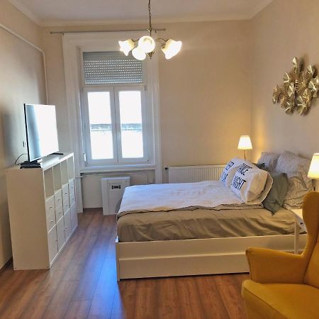Modern Comfort In Historical Budapest Luaran gambar