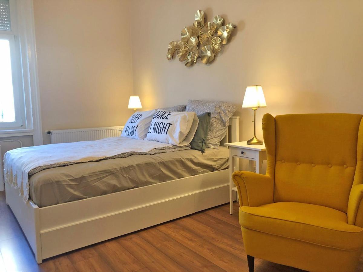 Modern Comfort In Historical Budapest Luaran gambar