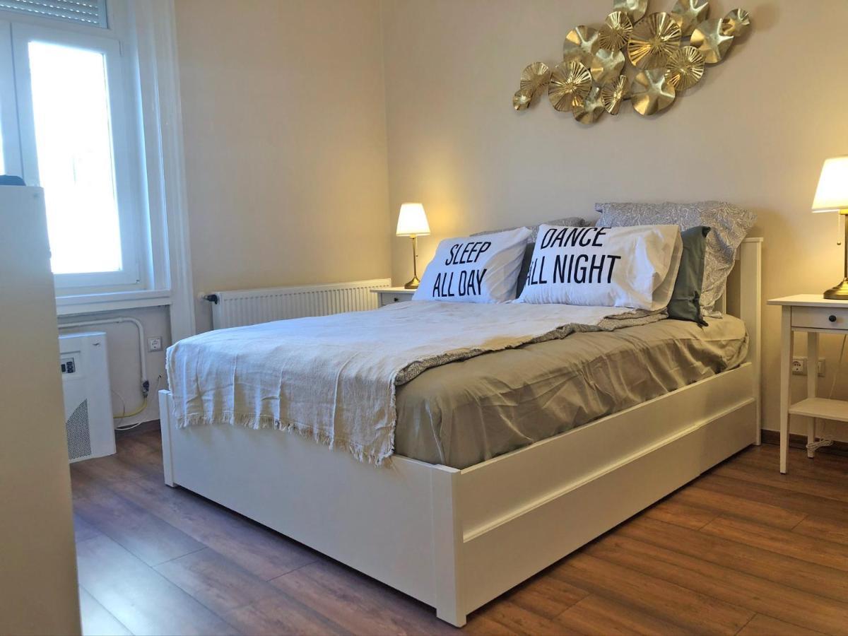 Modern Comfort In Historical Budapest Luaran gambar