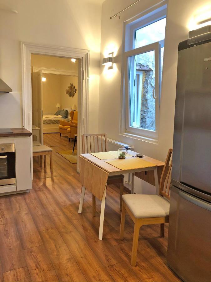 Modern Comfort In Historical Budapest Luaran gambar